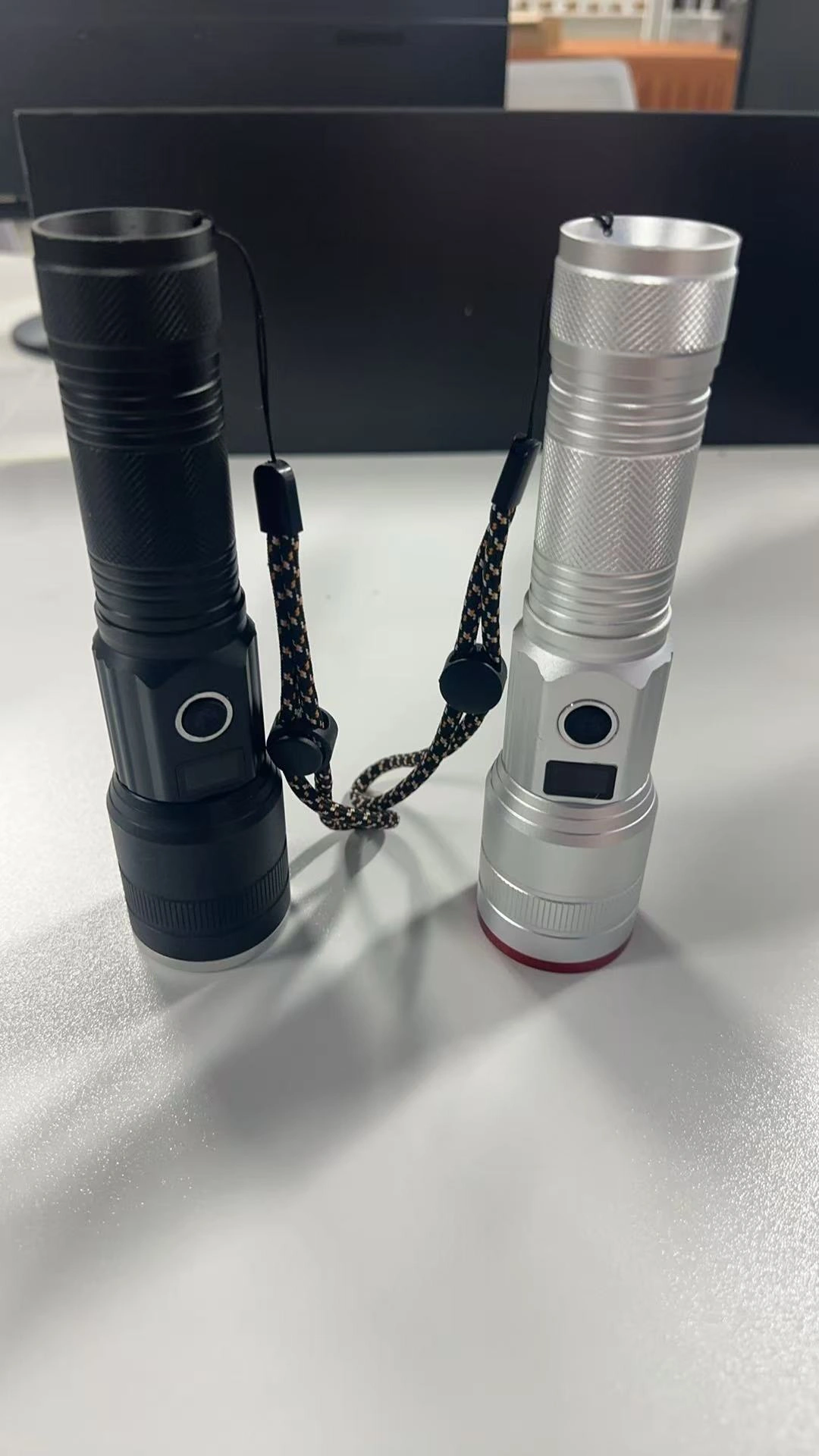 M712 flashlight (2)